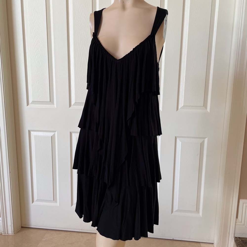 Heart & Crowns Black Tiered V-neck Sleeveless Dress L